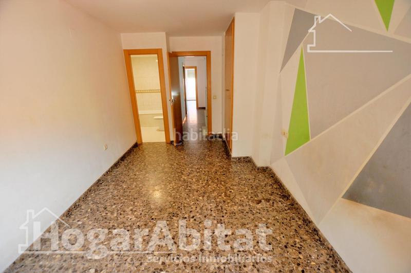 Foto 7794e376-4e89-47f2-95ca-ab760f4d041e. Piso muy amplio y luminoso con dos balcones y ascensor en Puçol