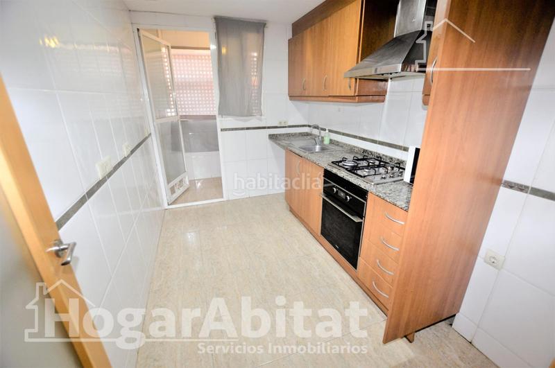 Foto 825cb5cd-ff85-4935-99d6-70b8a3f3cf46. Piso muy amplio y luminoso con dos balcones y ascensor en Puçol