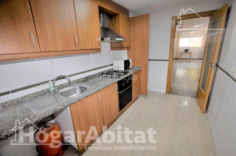 Foto aba23b4f-bf4c-4ea4-8592-4a0a93a6b5ae. Piso muy amplio y luminoso con dos balcones y ascensor en Puçol