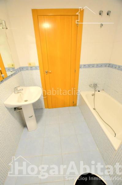 Foto f3c7f90c-43b8-4829-a405-e97f6594520a. Piso muy amplio y luminoso con dos balcones y ascensor en Puçol