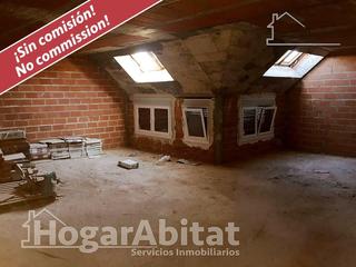 Edifici a Villarejo de Fuentes. Edificio con 5 pisos y un local comercial seminuevo con ascensor
