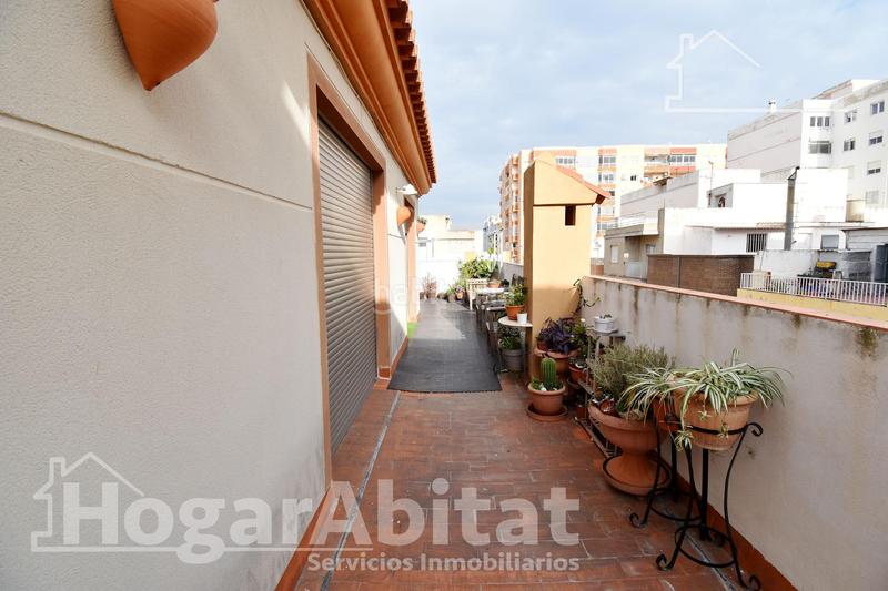 Foto 0d80bafb-fd6a-4c65-a67f-49b61a6a3dd5. Casa  seminueva con gran terraza y garaje en Xeraco