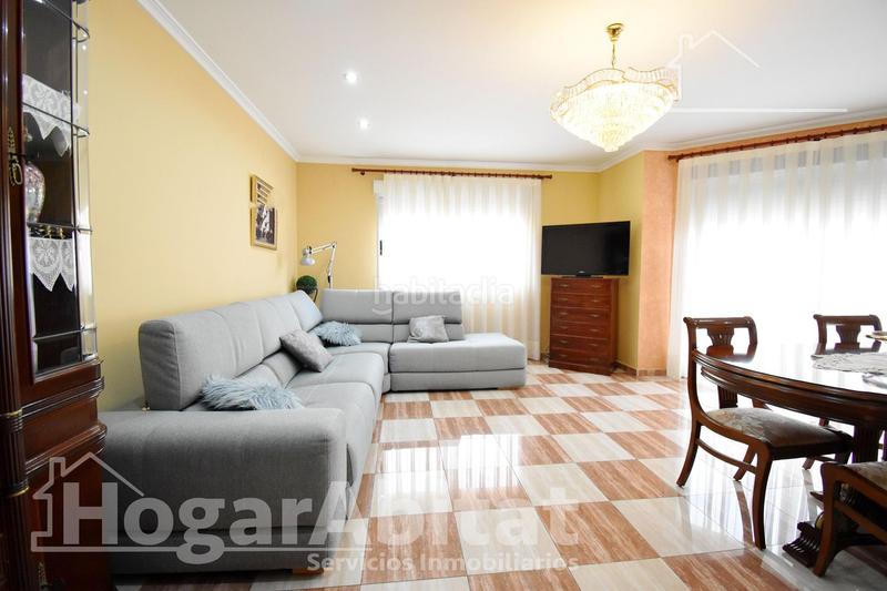 Foto cc1f1b2e-1774-4894-a7e8-968c957ee4e4. Casa  seminueva con gran terraza y garaje en Xeraco
