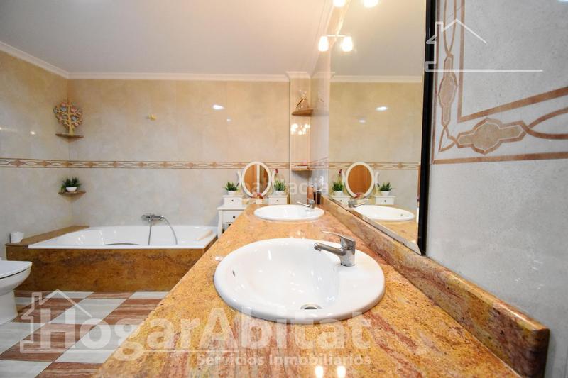 Foto d7bad45a-d9a8-4a6d-b2af-6f852f10f387. Casa  seminueva con gran terraza y garaje en Xeraco