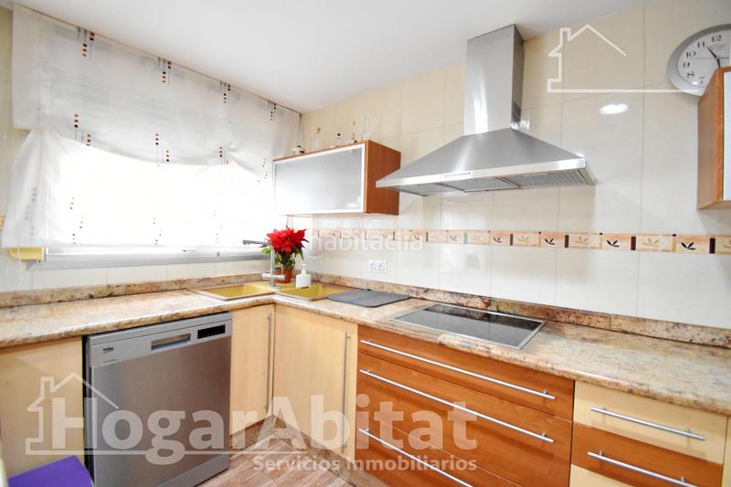 Foto f8227b03-dacf-4c40-a4e4-ff304f0cb79f. Casa  seminueva con gran terraza y garaje en Xeraco