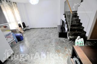 Casa adossada a Puçol Ciudad. Adosado amplio y luminoso con dos terrazas, dos garajes y traste