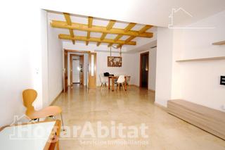 Pis  Calle josep serra carsí. Muy amplio con piscina, garaje y trastero