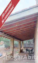 Maison à Casinos. Amplio chalet con dos terrazas, barbacoa y dos parcelas