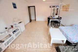 Pis a San Ramón-Monte de Piedad. Amplio y exterior con balcón y trastero, en el centro