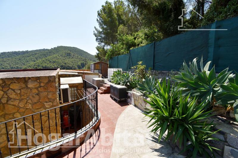 Foto 0d4b5d66-264f-4c49-9b5a-4e34c4712989. Chalet  espectacular! reformado, amplio y luminoso con garaje y terraza en Llaurí