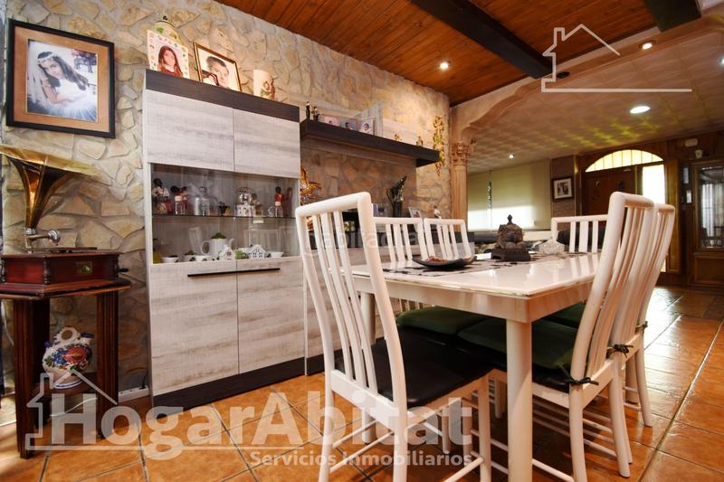 Foto 3f43af5d-df7d-4084-aaa5-4ff7502dd2fd. Chalet  espectacular! reformado, amplio y luminoso con garaje y terraza en Llaurí