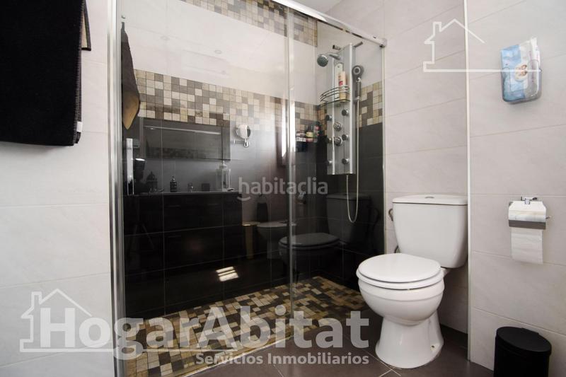 Foto 735e2281-6448-44cf-bdff-8309ad3752f2. Chalet  espectacular! reformado, amplio y luminoso con garaje y terraza en Llaurí