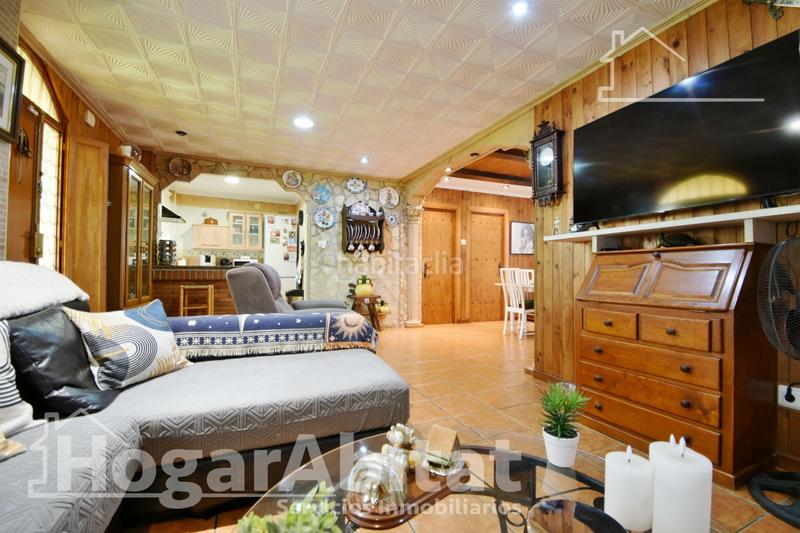 Foto 9b25f6fe-1cd6-4996-a6e9-d53bc3be3f8e. Chalet  espectacular! reformado, amplio y luminoso con garaje y terraza en Llaurí