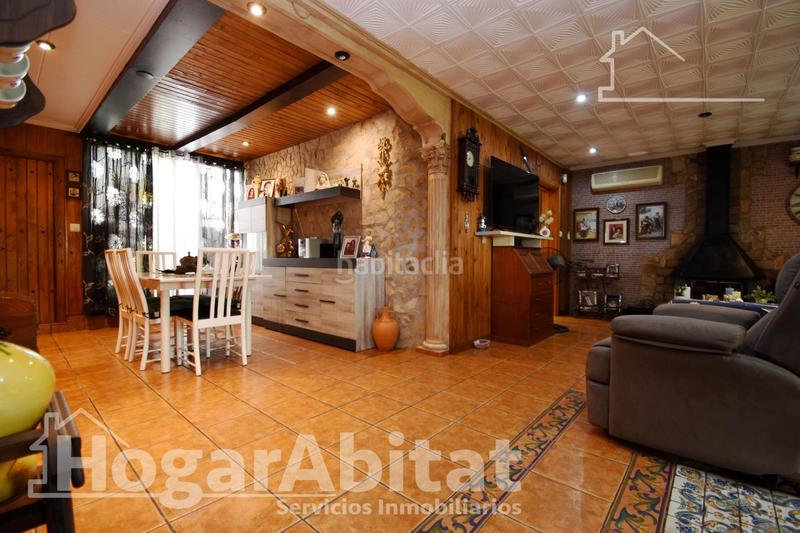 Foto c6f81058-2047-4de9-a253-4f30dac5e761. Chalet  espectacular! reformado, amplio y luminoso con garaje y terraza en Llaurí