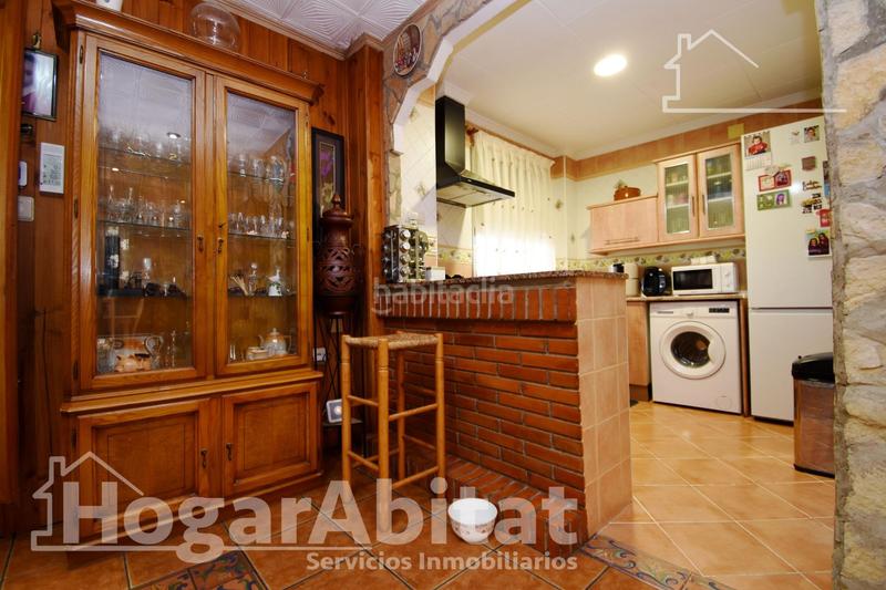 Foto e35084e7-3a6a-4f56-a8f8-749fd57c6913. Chalet  espectacular! reformado, amplio y luminoso con garaje y terraza en Llaurí