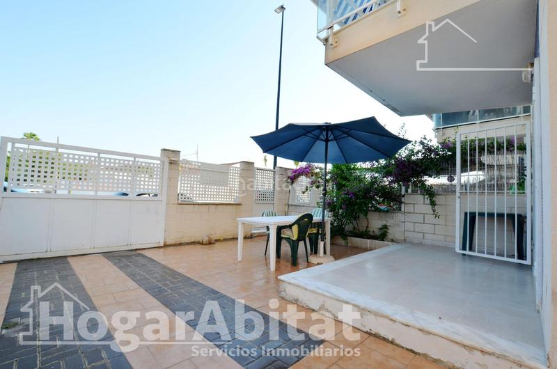 Foto 95c5cb48-fb38-42c6-8b71-097eec04d16c. Piso playa de daimuz! bajo esquinero y luminoso con parking y gran terraza en Daimús