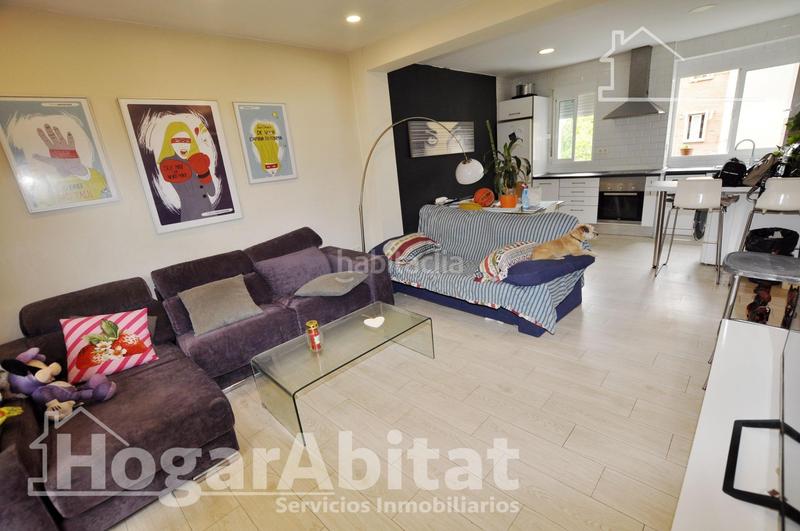 Foto d5d75e5d-a3bf-49f4-8759-671f6e24793b. Piso totalmente reformado, impecable y muy luminoso con balcón en Valencia