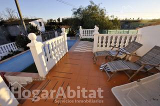 Chalet à Corinto-Almardà. Casa con gran terreno, piscina y garaje cerca de la playa