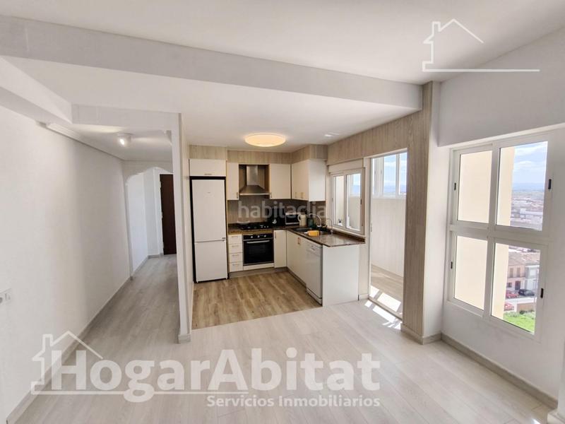 Foto a1d5a898-cb85-48b7-9b68-091a6143e31a. Piso reformado y muy amplio con garaje y terraza en Alginet