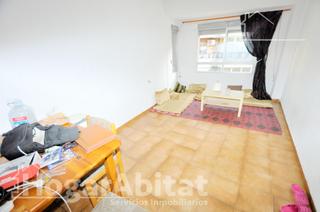 Flat  Calle duque de lliria. Semireformado, amplio y  exterior con balcón, cerca del centro