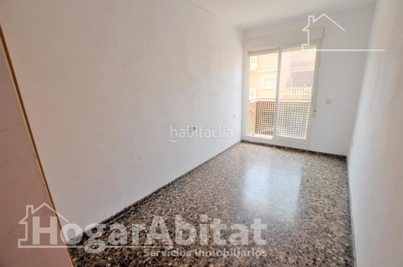 Foto c4d78b1f-7228-4588-b0d7-cf0a4a8eacf3. Piso muy amplio y luminoso con dos balcones y ascensor en Puçol