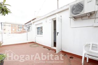 Casa adossada  Calle felipe ii. Magnífica vivienda! esquinera, amplia y luminosa con garaje y te