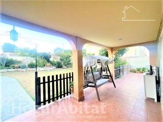 Chalet à Sierra Perenchiza-Cumbres de Calicanto-Sto Domingo. Chalet seminuevo con piscina, terraza y jardín
