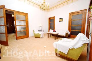 Casa a Centro. Oportunidad de inversión! amplia casa con gran terraza y balcón,