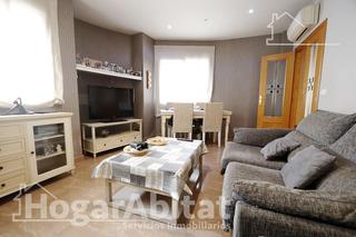 Casa adossada  Calle felipe ii. Magnífica vivienda! esquinera, amplia y luminosa con garaje y te