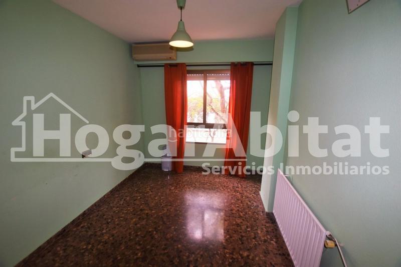 Foto 0d817d15-ad9e-46e7-845a-3ad60fcd5d71. Piso amplio con gran terraza y garaje junto a nuevo centro en Valencia