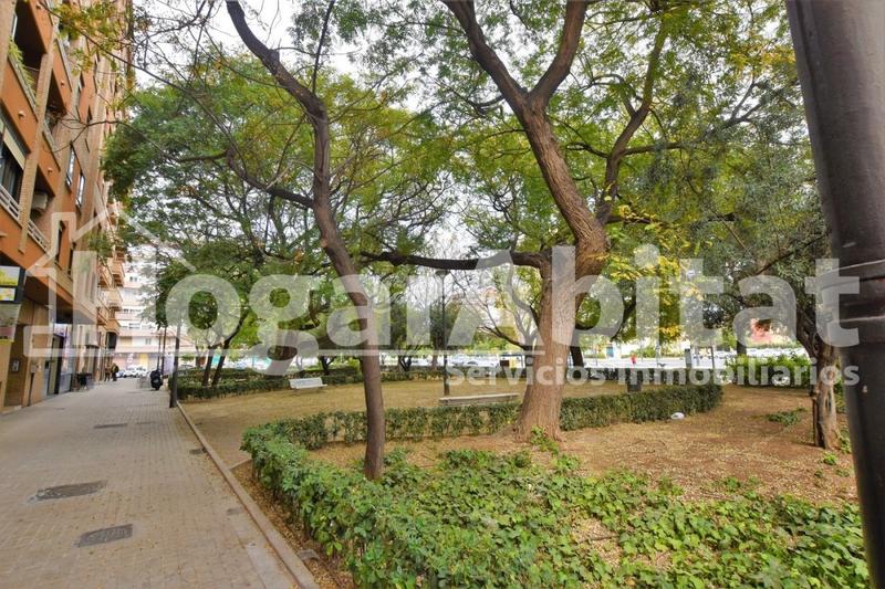 Foto e3eb163b-7e83-4cb3-b3bd-cfb230b46f9f. Piso amplio con gran terraza y garaje junto a nuevo centro en Valencia