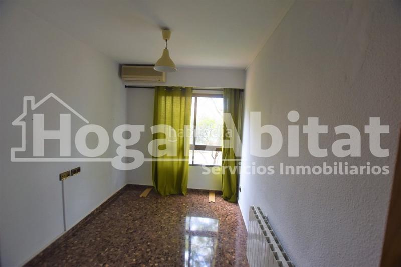 Foto f0292c6c-e5c0-4b62-9fad-edad096e6ce1. Piso amplio con gran terraza y garaje junto a nuevo centro en Valencia