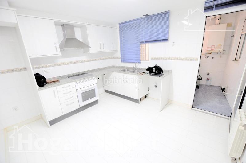 Foto fb40f44a-2d5a-4a85-930d-cc49632f60d1. Piso totalmente reformado! impecable, luminoso y exterior con balcón en Valencia