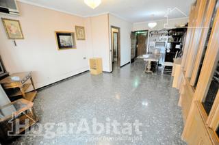 Piso en Malilla. Excelente ubicación! amplio, alto y exterior con balcón