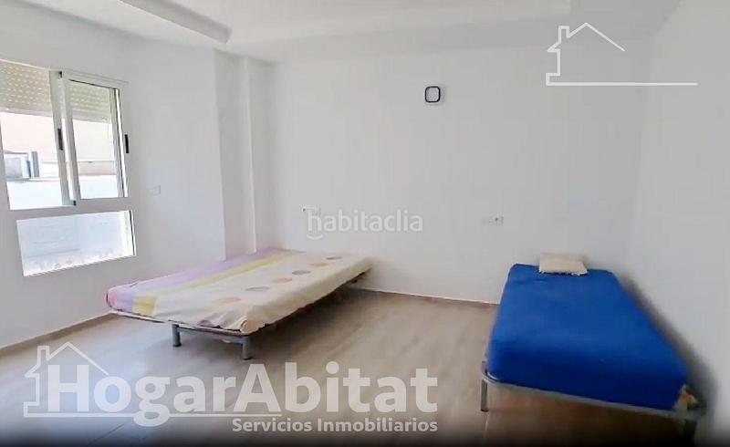 Foto bcb19373-847d-4f51-bfb3-d742dcf73481. Piso muy amplio y reformado junto al centro de salud en Alzira