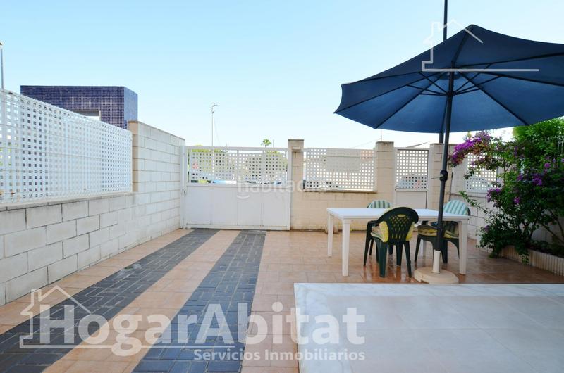 Foto 2ca0e4c6-e5f3-4ba6-83a8-4d2894dfe0b2. Piso playa de daimuz! bajo esquinero y luminoso con parking y gran terraza en Daimús