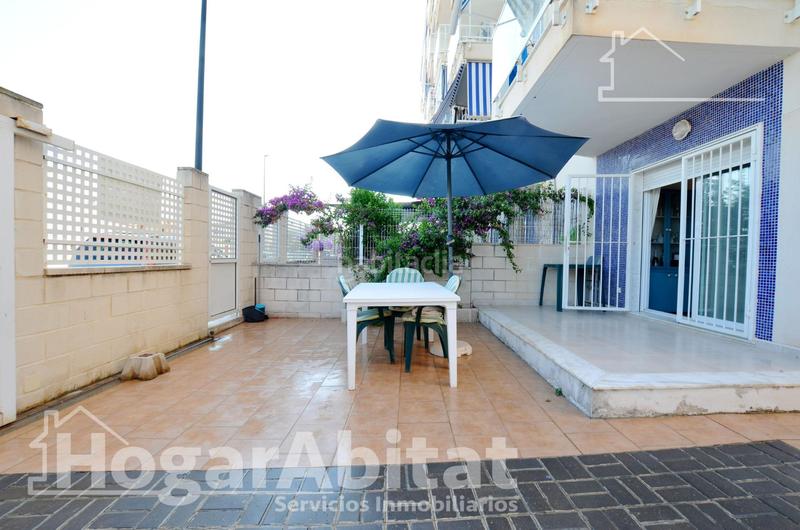 Foto 88da8017-d590-4403-b7f5-8f25b768dedf. Piso playa de daimuz! bajo esquinero y luminoso con parking y gran terraza en Daimús