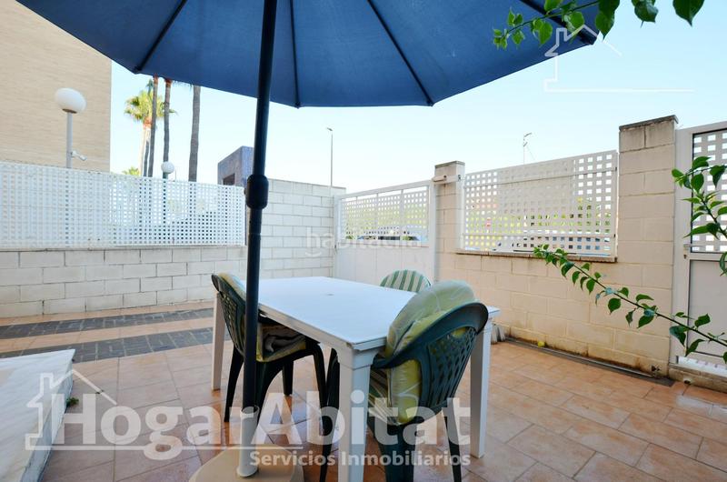 Foto d387e4c0-78f3-4e1a-98ce-ec2d7b132ad1. Piso playa de daimuz! bajo esquinero y luminoso con parking y gran terraza en Daimús