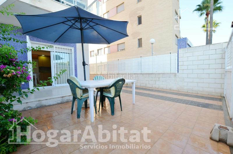 Foto db5bd16b-99f0-43ca-883a-4edb22761f35. Piso playa de daimuz! bajo esquinero y luminoso con parking y gran terraza en Daimús