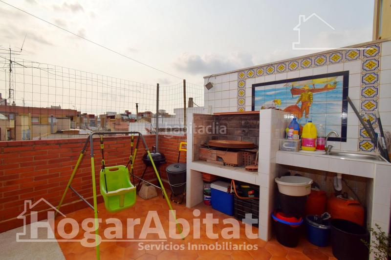 Foto 499b471c-f2b4-488d-b1ae-9644540ca701. Ático  semireformado con dos trasteros, terraza y barbacoa en Catarroja