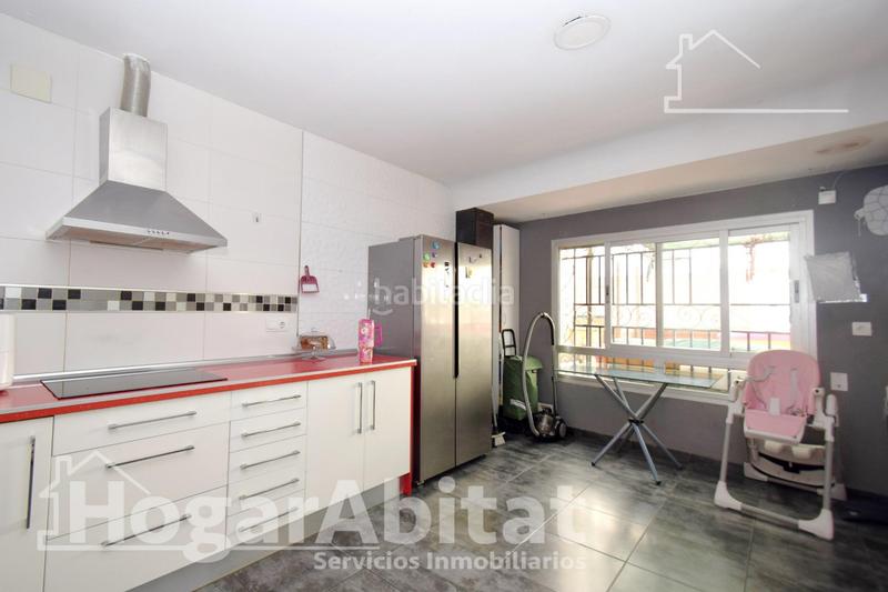 Foto 9b36af6a-6d83-4c4c-9661-f112170b86a1. Ático  semireformado con dos trasteros, terraza y barbacoa en Catarroja