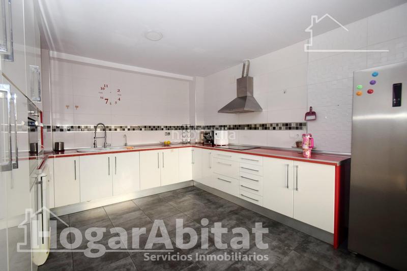 Foto bedcd1fe-7f16-4f66-8852-7339fde2ee62. Ático  semireformado con dos trasteros, terraza y barbacoa en Catarroja