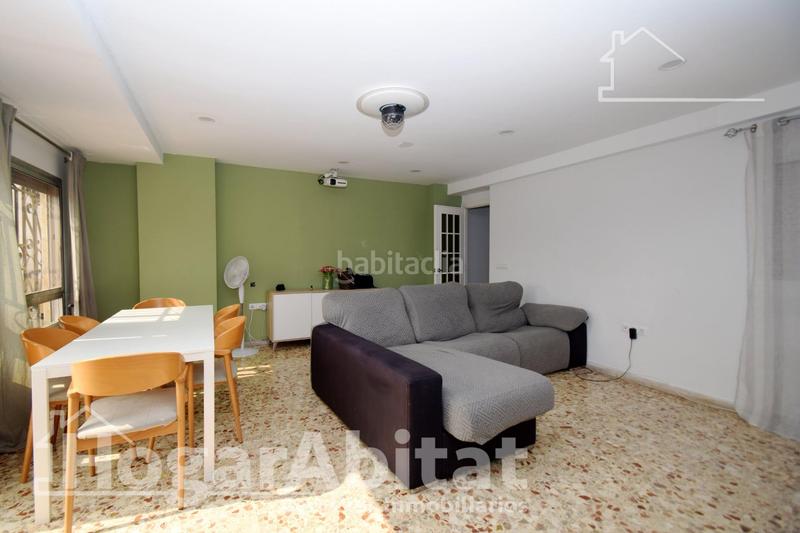 Foto c17b4b87-3bbe-420c-b66f-5fd5ea041473. Ático  semireformado con dos trasteros, terraza y barbacoa en Catarroja