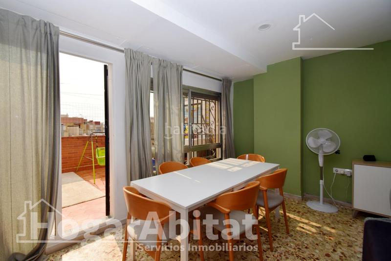 Foto e2591b4d-600b-4552-b0f1-736dc2342b0d. Ático  semireformado con dos trasteros, terraza y barbacoa en Catarroja