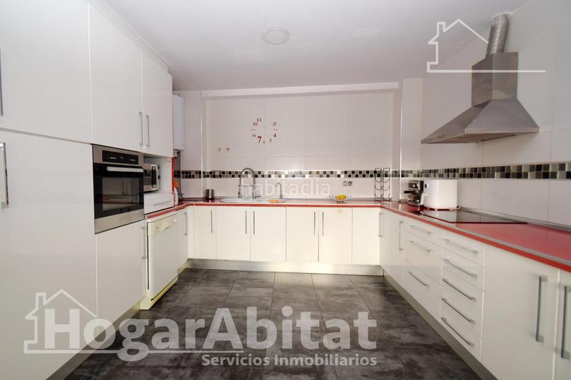 Foto f7533571-a421-4021-b859-7a1167e0b936. Ático  semireformado con dos trasteros, terraza y barbacoa en Catarroja