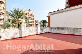 Maison à Tavernes de la Valldigna. Espaciosa casa con  dos terrazas en el centro