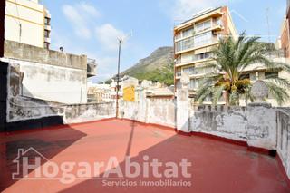 Casa in Tavernes de la Valldigna. Espaciosa casa con  dos terrazas en el centro