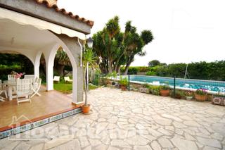 Chalet à El Grao. Gran chalet! luminoso con piscina privada, garaje y parcela