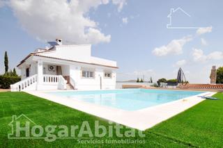 Chalet in Cheste. Chalet espectacular! reformado y amplio con piscina privada, gar