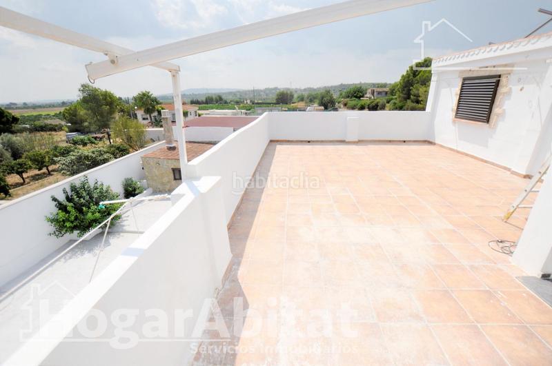 Foto 0945b7dc-82ab-45b4-8fcf-f7c07786ce94. Chalet  espectacular! reformado y amplio con piscina privada, garaje y parcela en Cheste